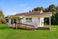 Building Photo - 2104 E Greenbriar Rd