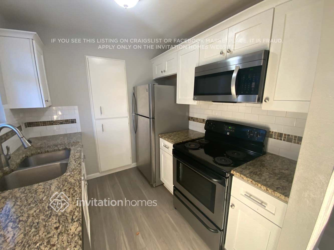 Building Photo - 10433 Holland Pl