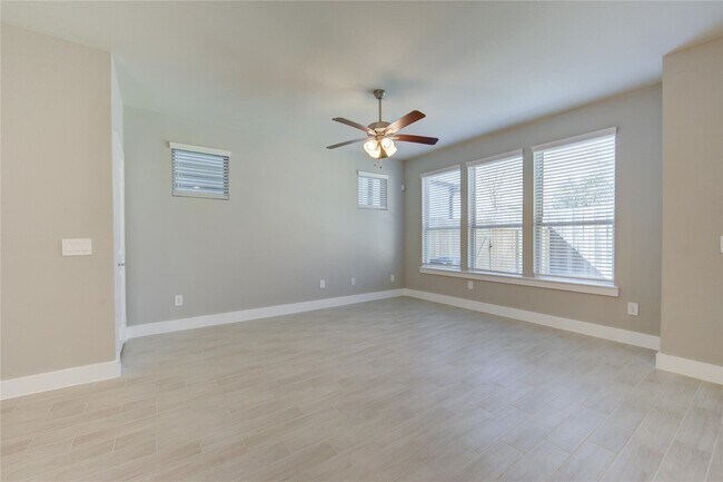 Building Photo - 1709 Summerlyn Ter Dr