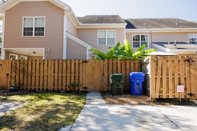 Building Photo - 3 bedroom fully furnished home, Pet Friendly Johns Island, Charleston