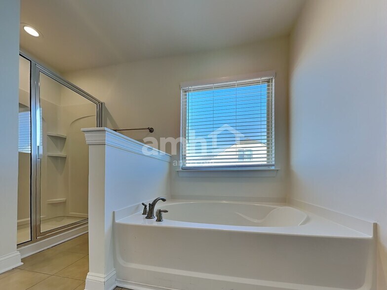 Building Photo - 806 Willow Tower Ct