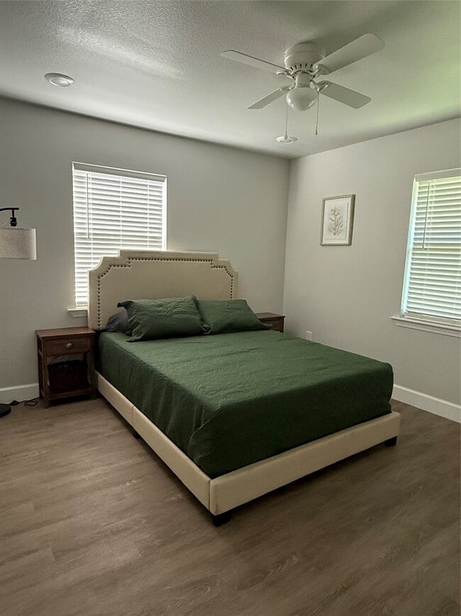 Building Photo - 3610 Newton Dr