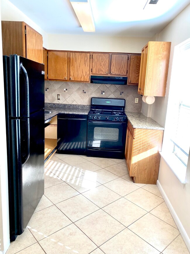 Kitchen - 9495 Linden Leaf Ct