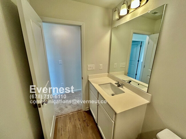 Building Photo - 3-Bedroom Home with Large Lawn and Ideal L...