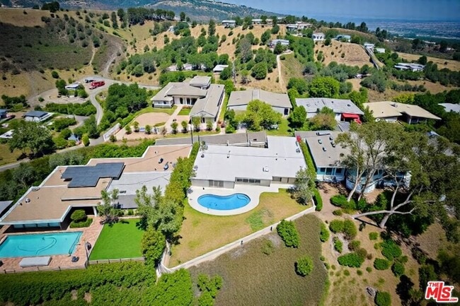 Building Photo - 1641 Tower Grove Dr