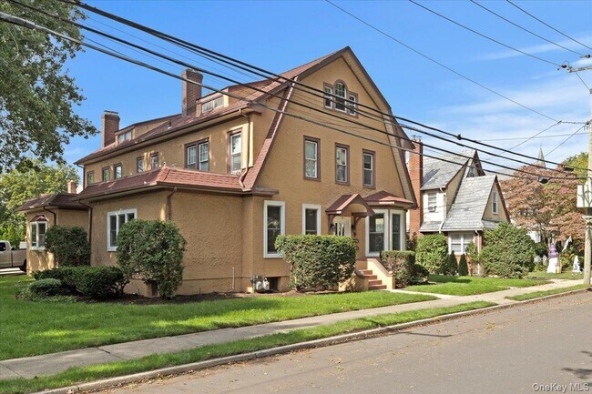 Building Photo - 78 Violet Ave