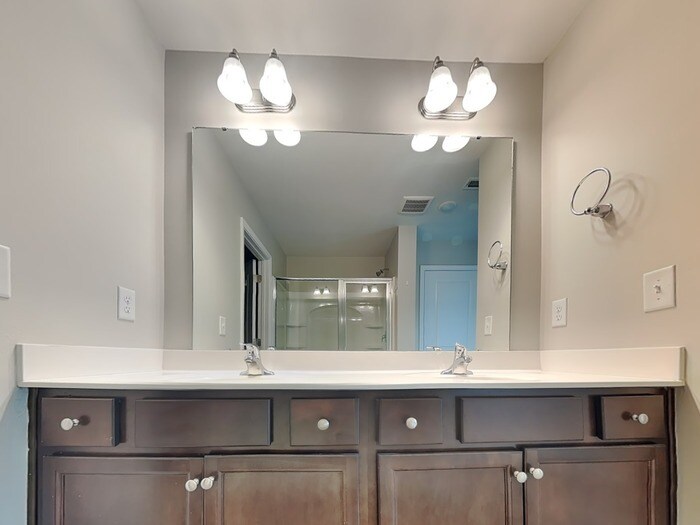 Building Photo - 708 Point Andrews Dr SW