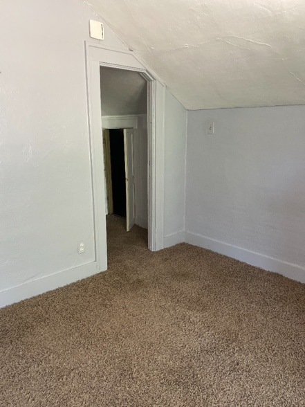 Building Photo - 215 E 8th Ave