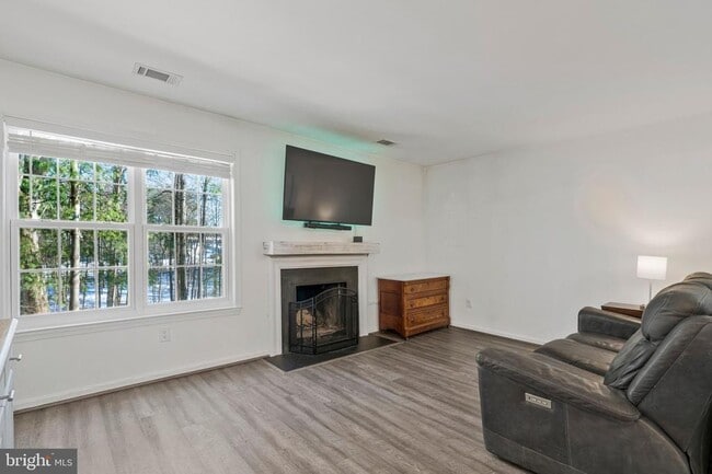 Building Photo - 6064 Old Landing Way