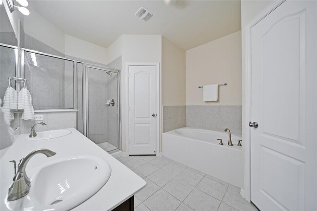 Master Bath - 22727 Highland Maple Ct