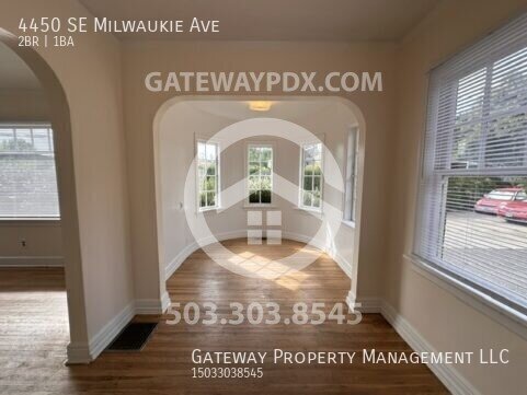 Building Photo - 4450 SE Milwaukie Ave