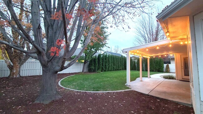 Building Photo - 2130 Strauss Ct E