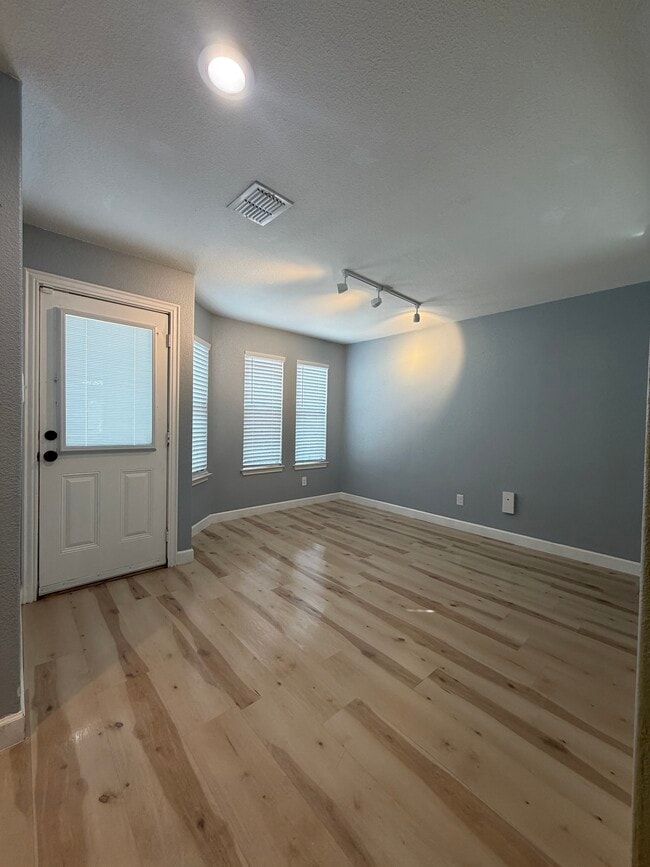 Building Photo - 10911 Canter Spur