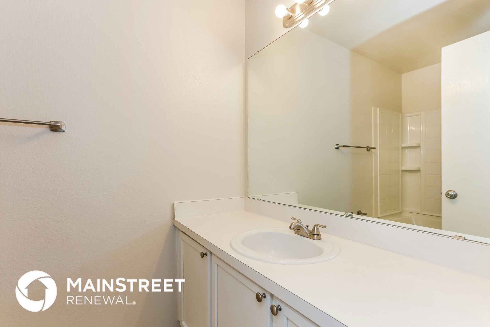 Building Photo - 10620 Astor Dr