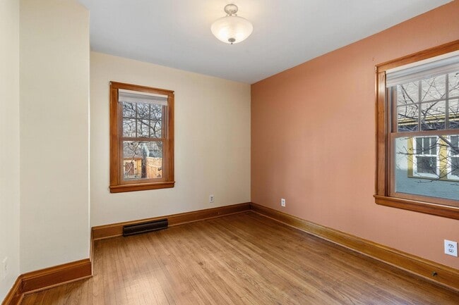 Building Photo - 2300 NE McKinley St