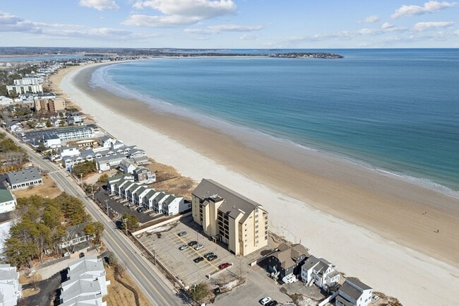 Building Photo - Fully Furnished Oceanfront 2 bed/2 bath