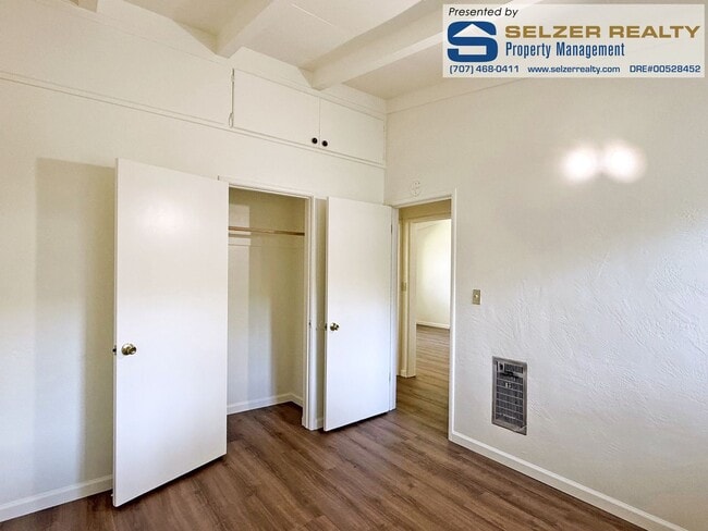 Building Photo - 204 S Hortense St