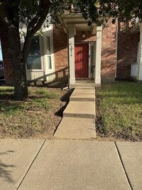 Building Photo - 2636 Boedeker Dr