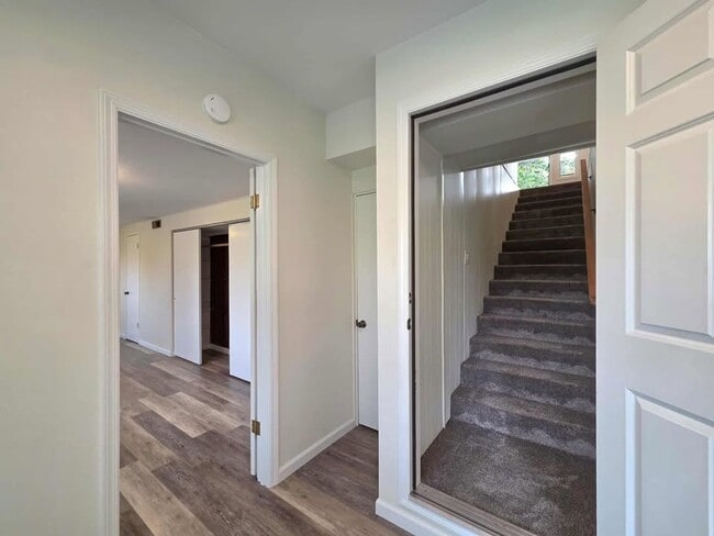 Building Photo - Stunning 4 Bedroom, 3 Bathroom Home, with ...