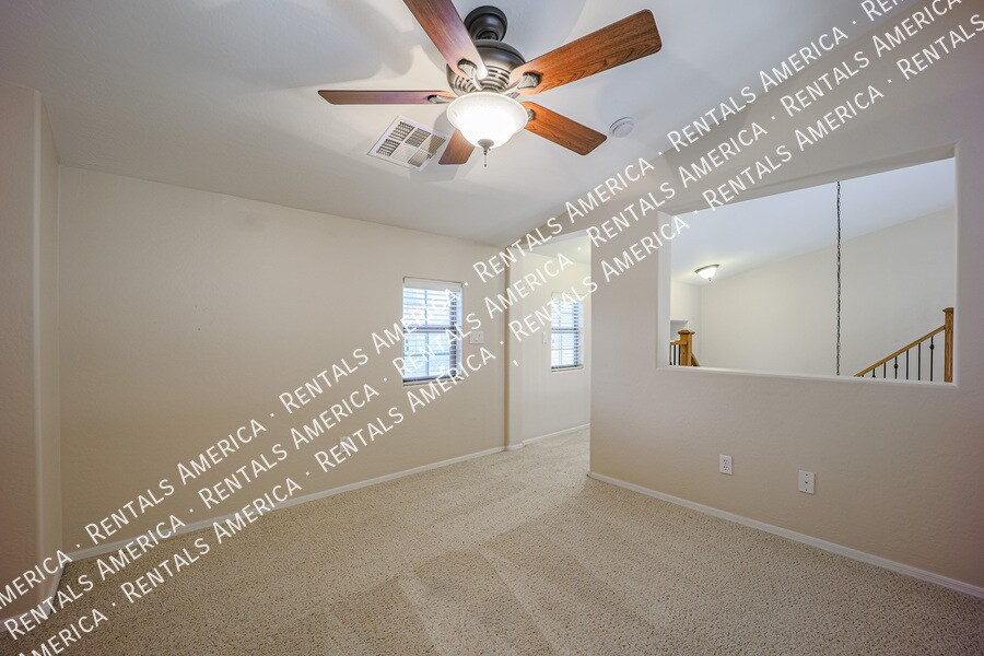 Building Photo - 3854 E Parkview Dr