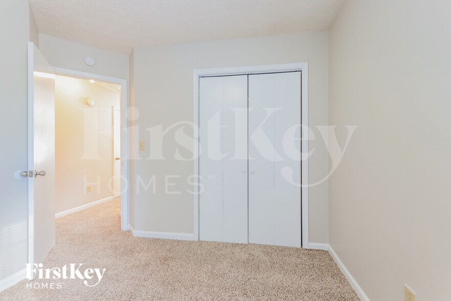 Building Photo - 10270 Misty Ridge Dr