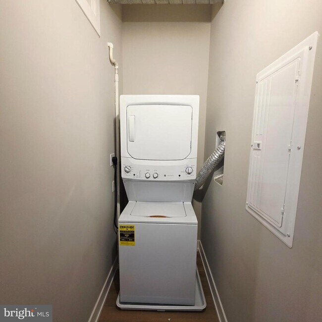 Building Photo - 714 Chestnut St