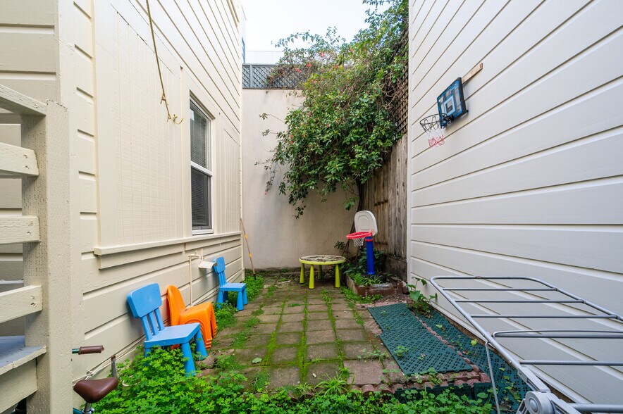 Building Photo - 3102 California St