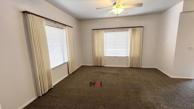 Building Photo - 1 Bedroom, 1 Bath with a Single Car Garage