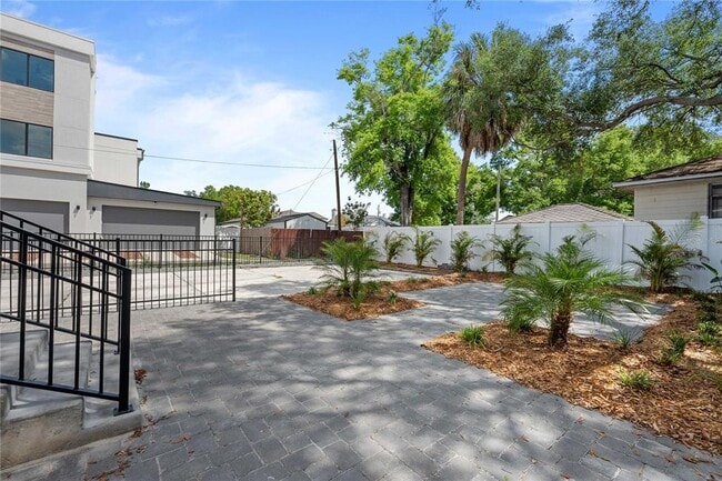 Building Photo - 2203 N Blvd