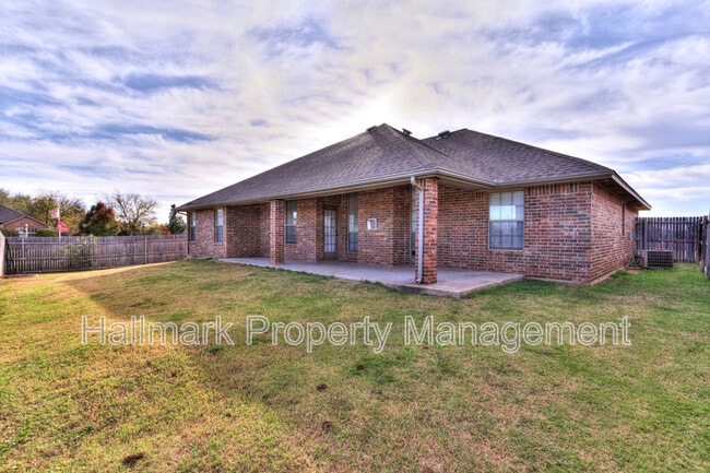 Building Photo - 500 Loyd Ln