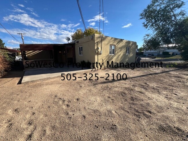 Building Photo - 3 Bedroom 2 Bath, 1 Car Garage and new flooring!