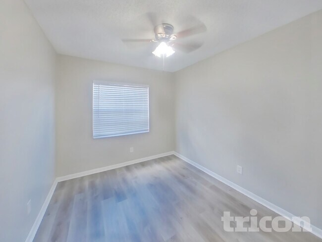 Building Photo - 320 Laxton Ln