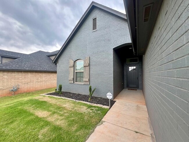 Building Photo - 9333 SW 42nd St
