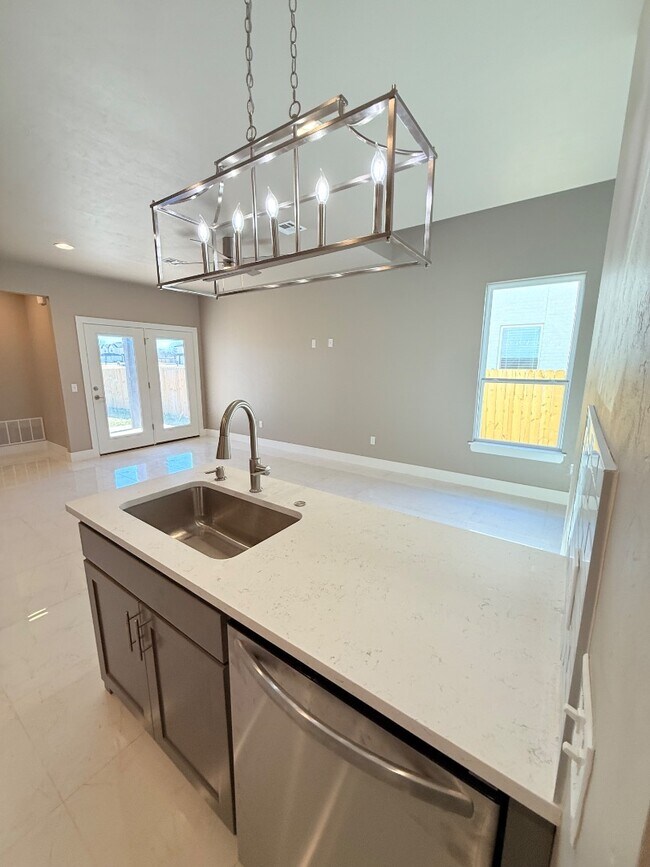 Building Photo - 621 Abadan Dr