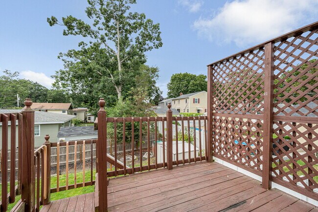 Deck - 79 Fairfield St