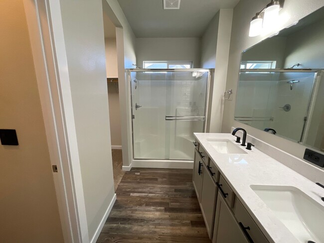 Building Photo - Newly Built 3 Bedroom Home w/ Hardwood Flo...