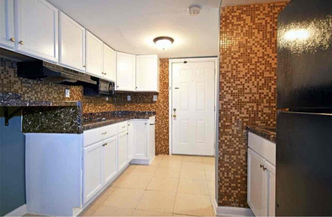 Building Photo - 2605 Waterford Park Dr