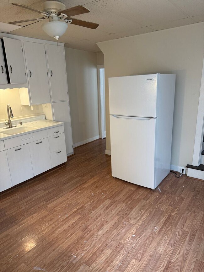 Building Photo - 705 Forest Dr