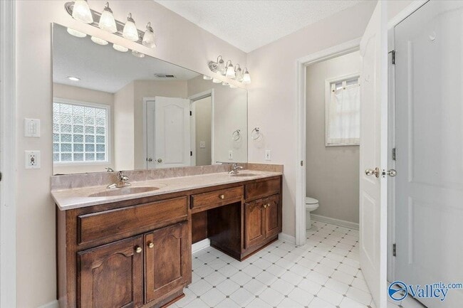 Building Photo - 105 Ashlawn Ct