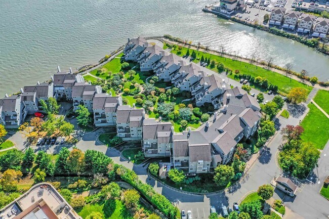 Building Photo - 14A Riverview Cir