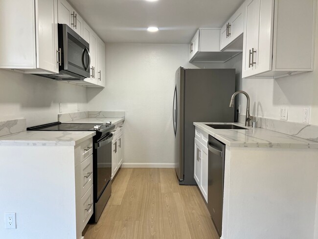 Building Photo - Beautiful 2 bedroom Condo