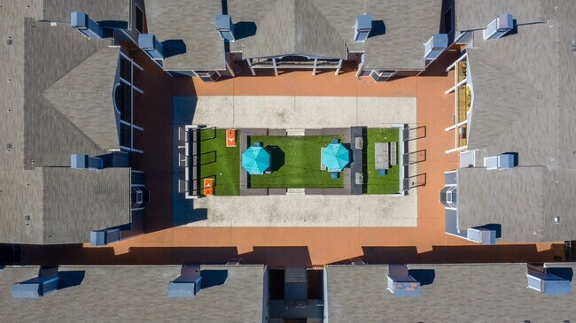 Clean, funky, awesome complex - 2710 Nueces St