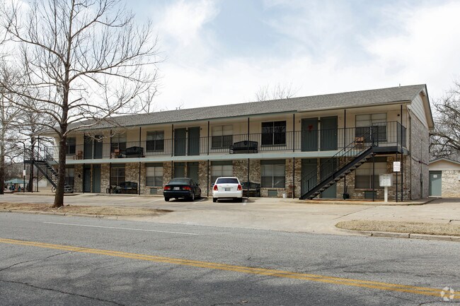 Building Photo - 2801 N Robinson Ave