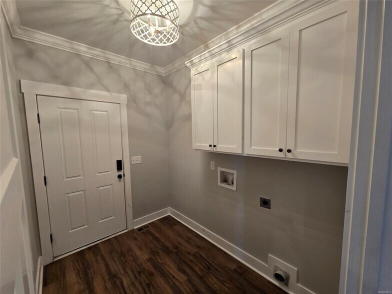 Building Photo - 61 Main St