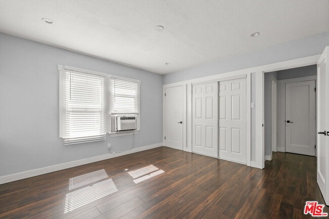 Building Photo - 1754 N La Brea Ave
