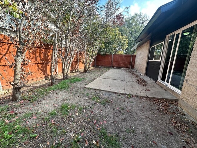 Building Photo - Move-In Ready in Plano