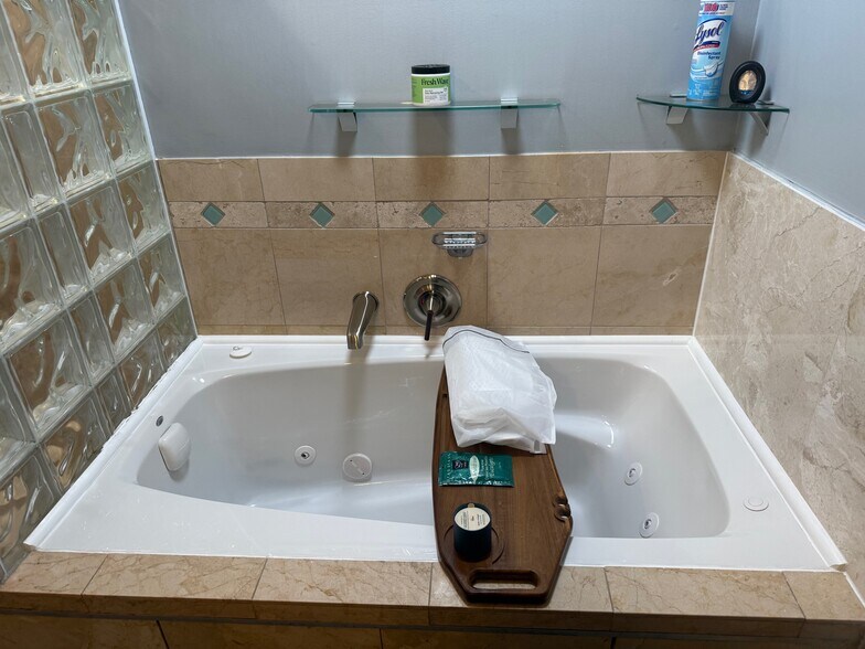 Building Photo - 425 N Church St