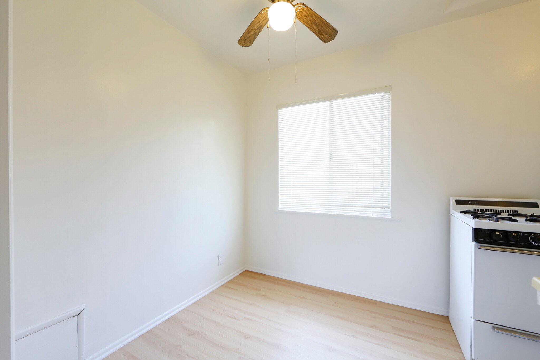 Building Photo - 669 Levering Ave