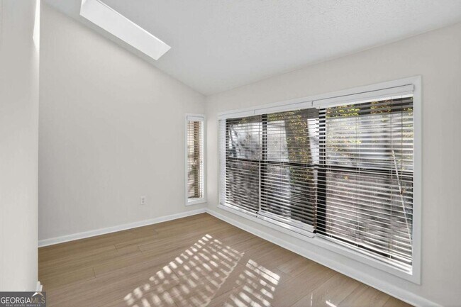 Building Photo - 8740 Roswell Rd