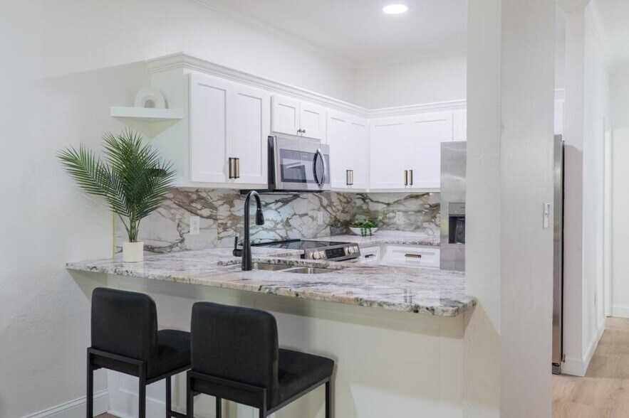 Primary Photo - 1412 Sustella Avenue